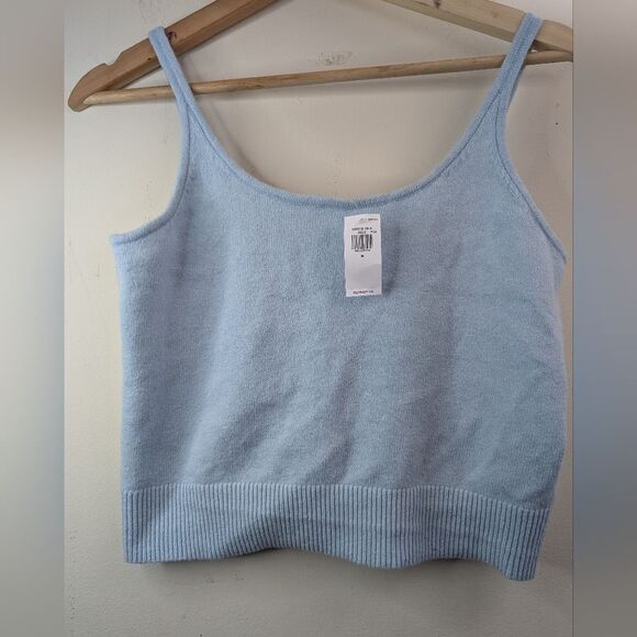 - NWT Supersoft Baby blue  knit tank Top size M cropped nwt - Picture 3 of 9